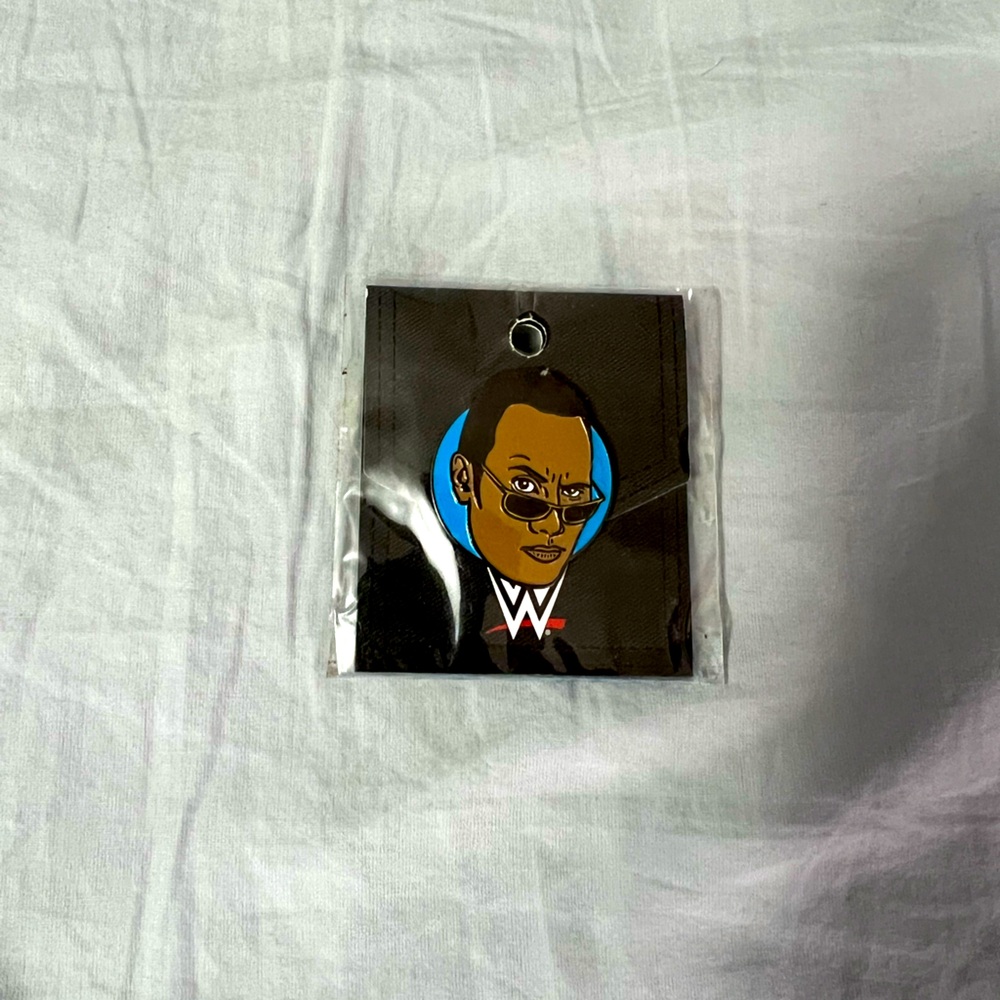 WWE The rock pin badge